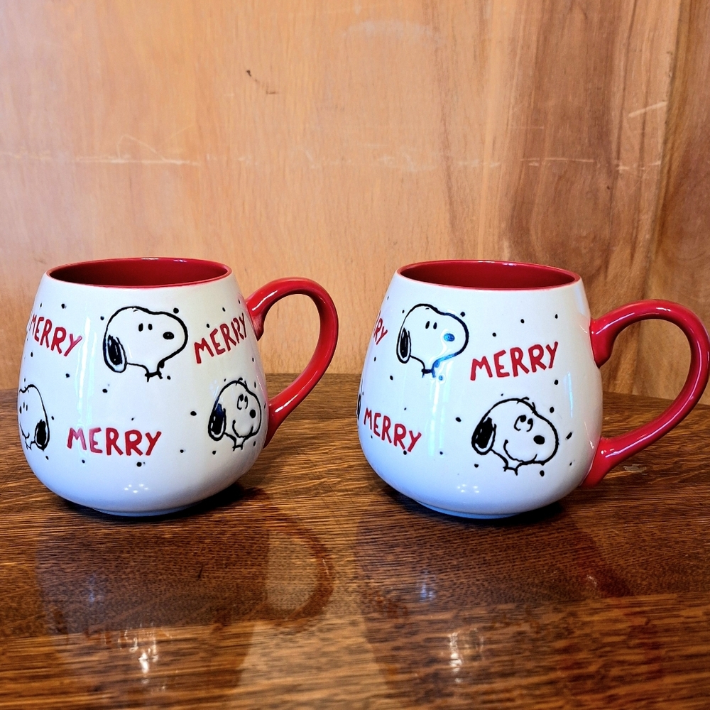 Peanuts Worldwide LLC Hand Painted, Embossed Snoopy "Merry" Mugs 20 Oz, NWT